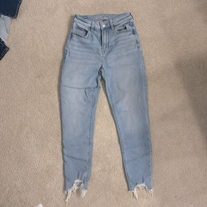 American eagle lightwash jeans!